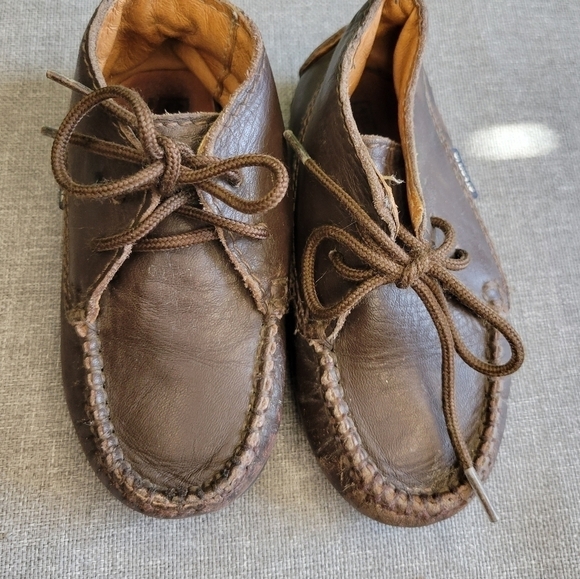 Bundle of 3 pairs of boys shoes. - Picture 10 of 14